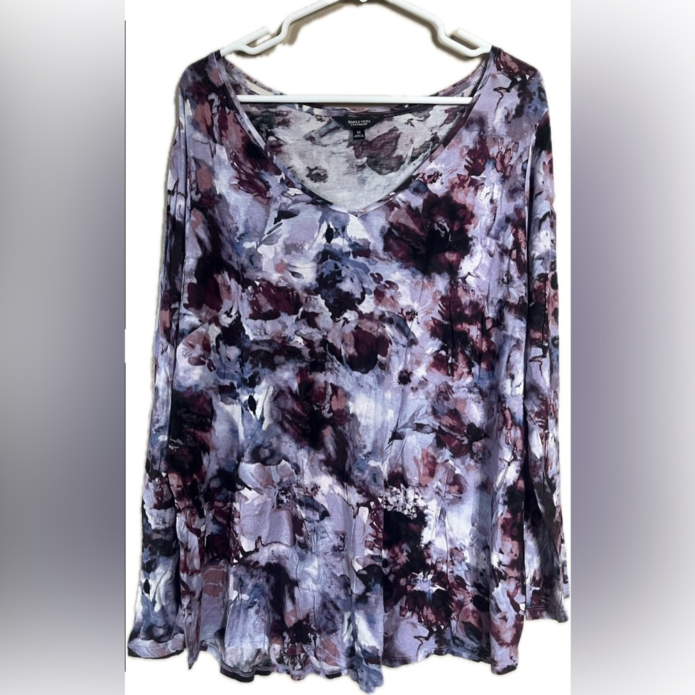 Simply Vera Vera Wang Purple Floral V-Neck Blouse. Women’s size 1X
